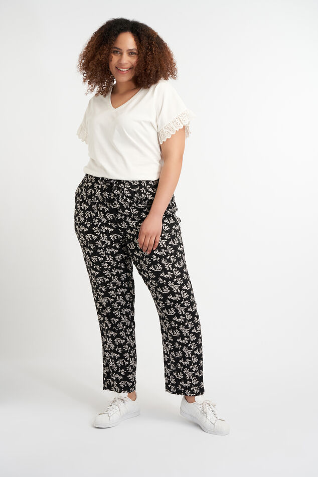 Hose in lockerer Passform image number 5