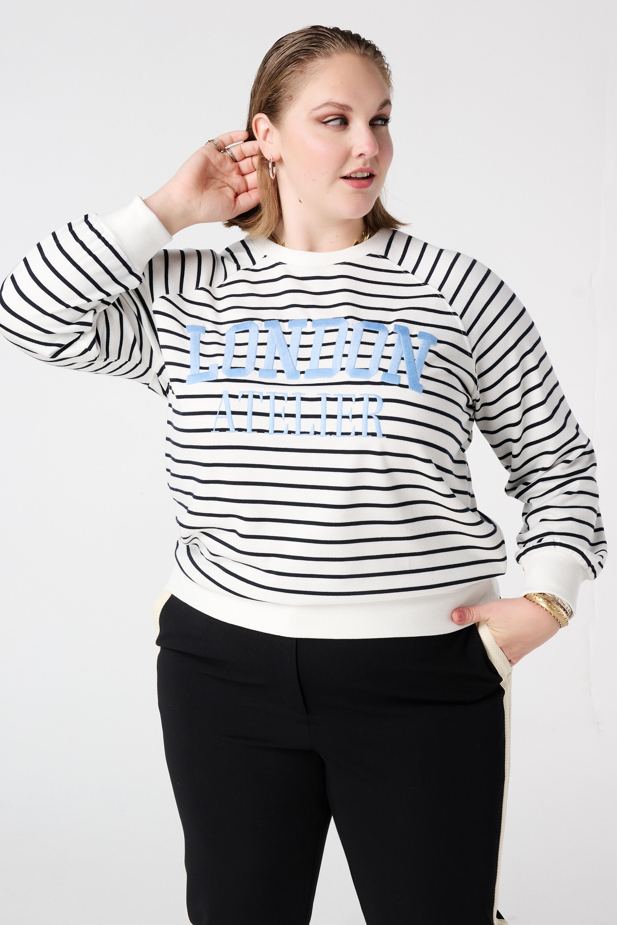 Gestreiftes Sweatshirt mit Schriftzug