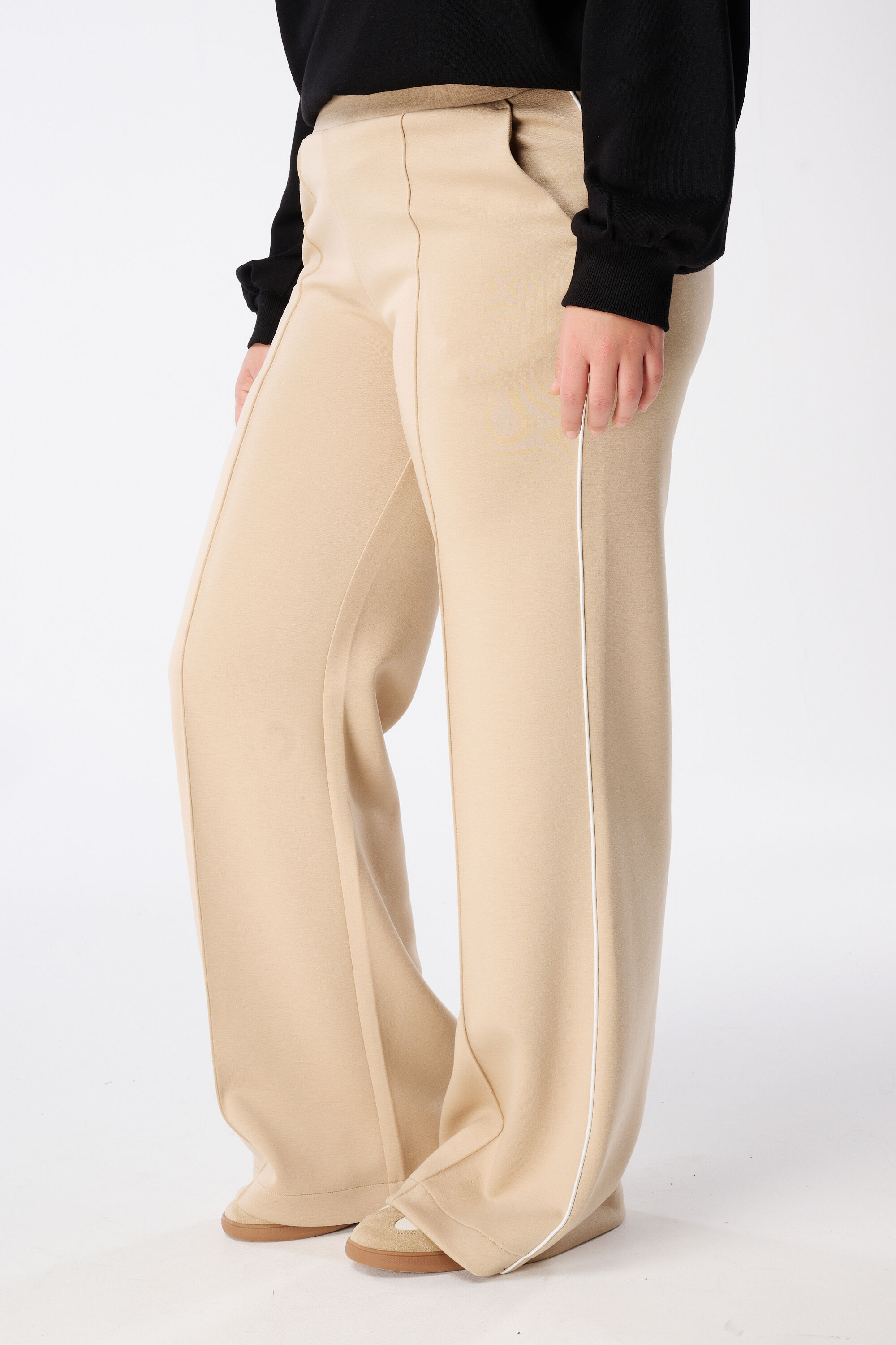 Jogginghose mit Kontraststreifen image number 4