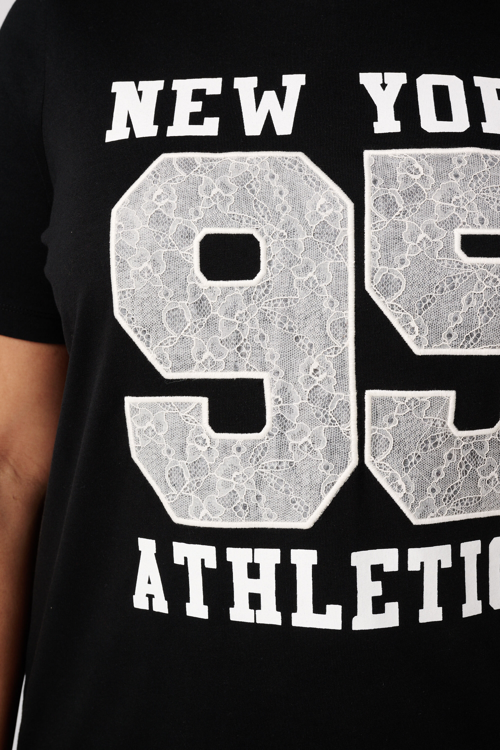 T-Shirt mit Aufdruck image number 6