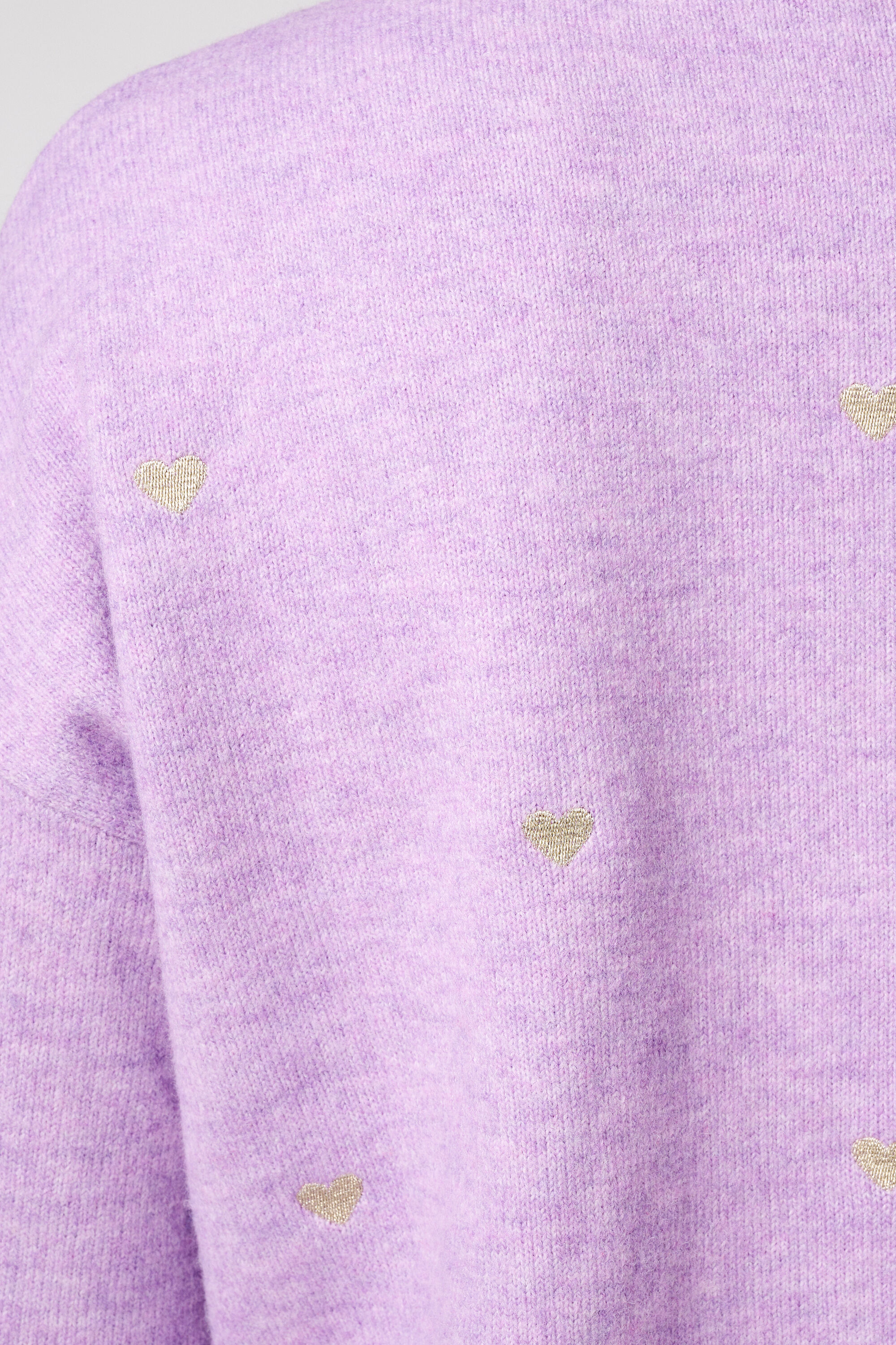 Fein gestrickter Pullover mit gestickten Herzen image number 6