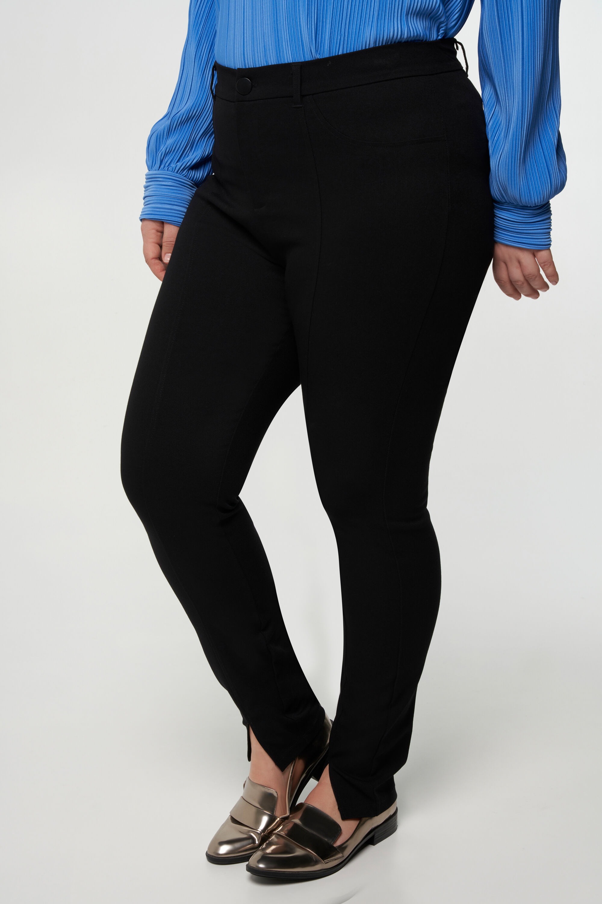 Hose mit Schlitzen auf der Vorderseite.  image number 5