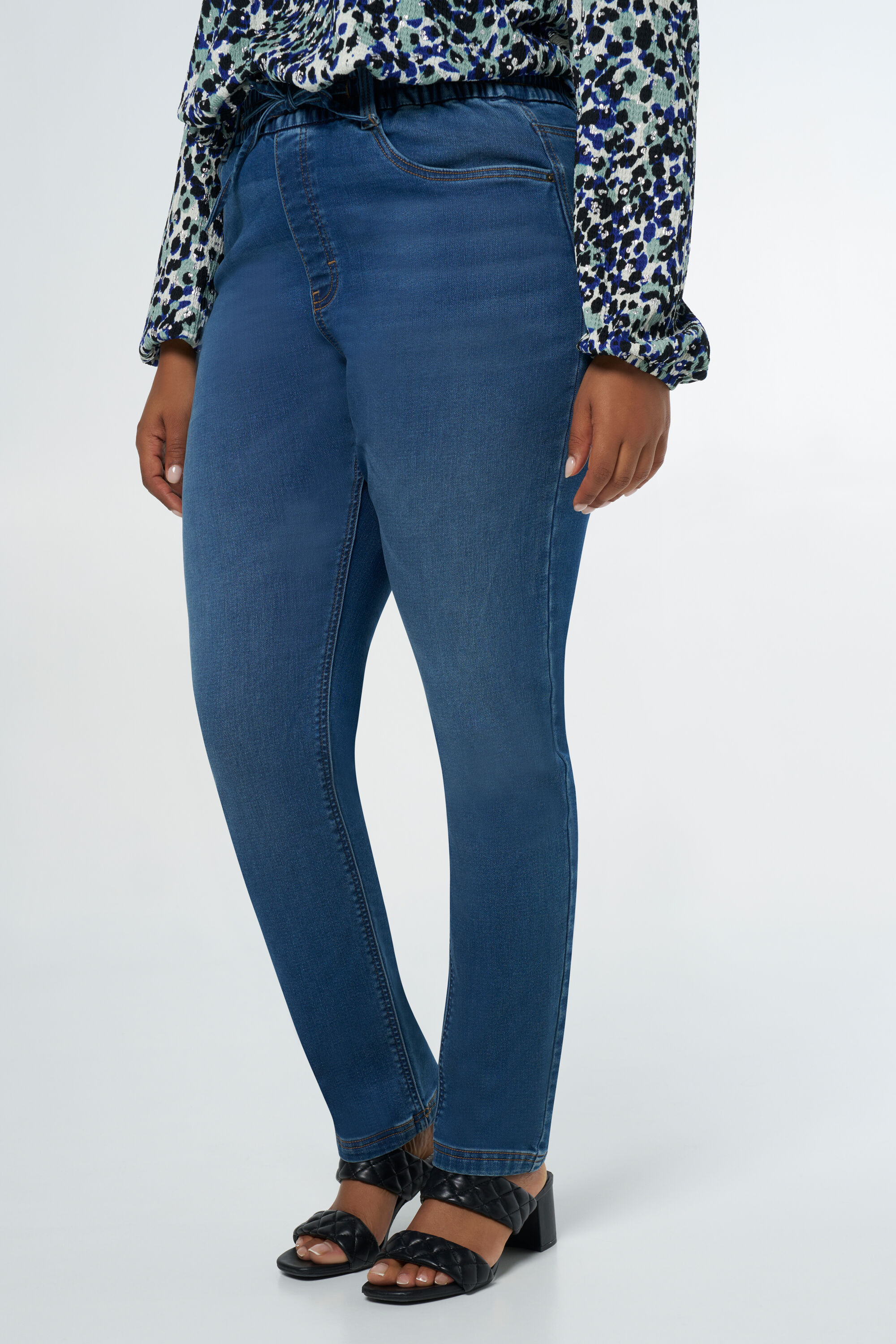 Jogginghose aus Denim image number 5