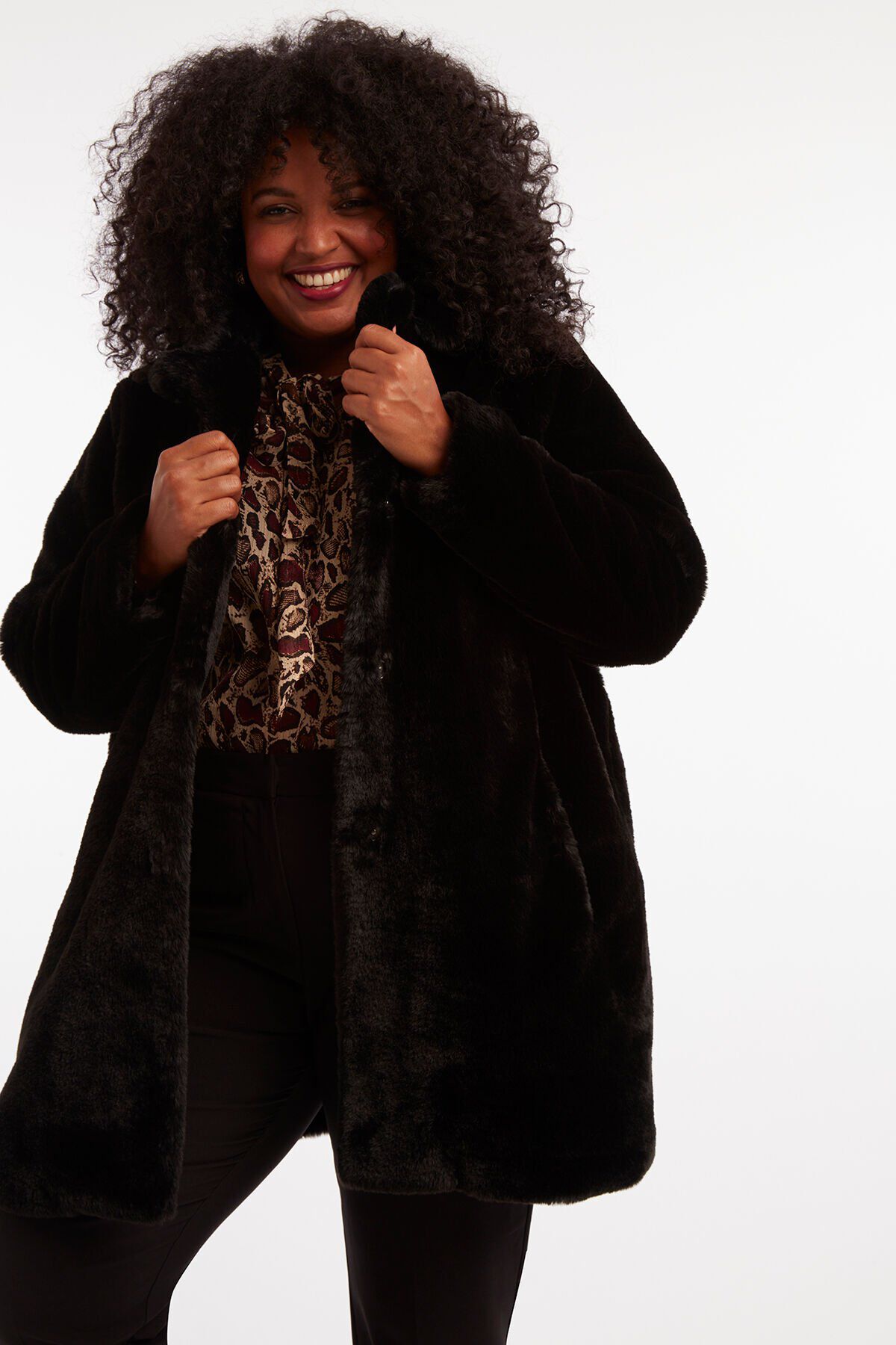 Mantel aus Kunstpelz image number 4