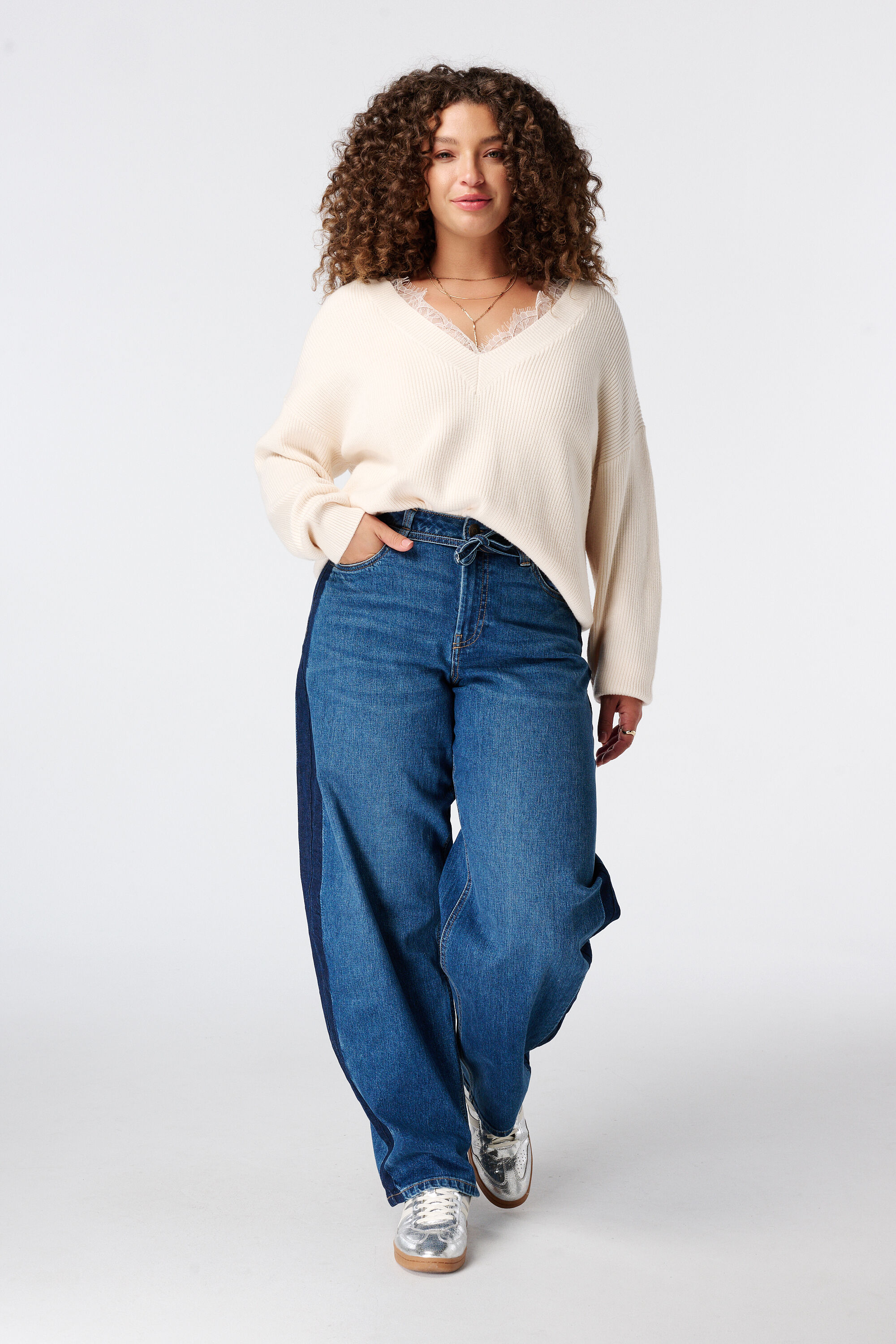 Pullover mit V Ausschnitt und Spitze image number 5