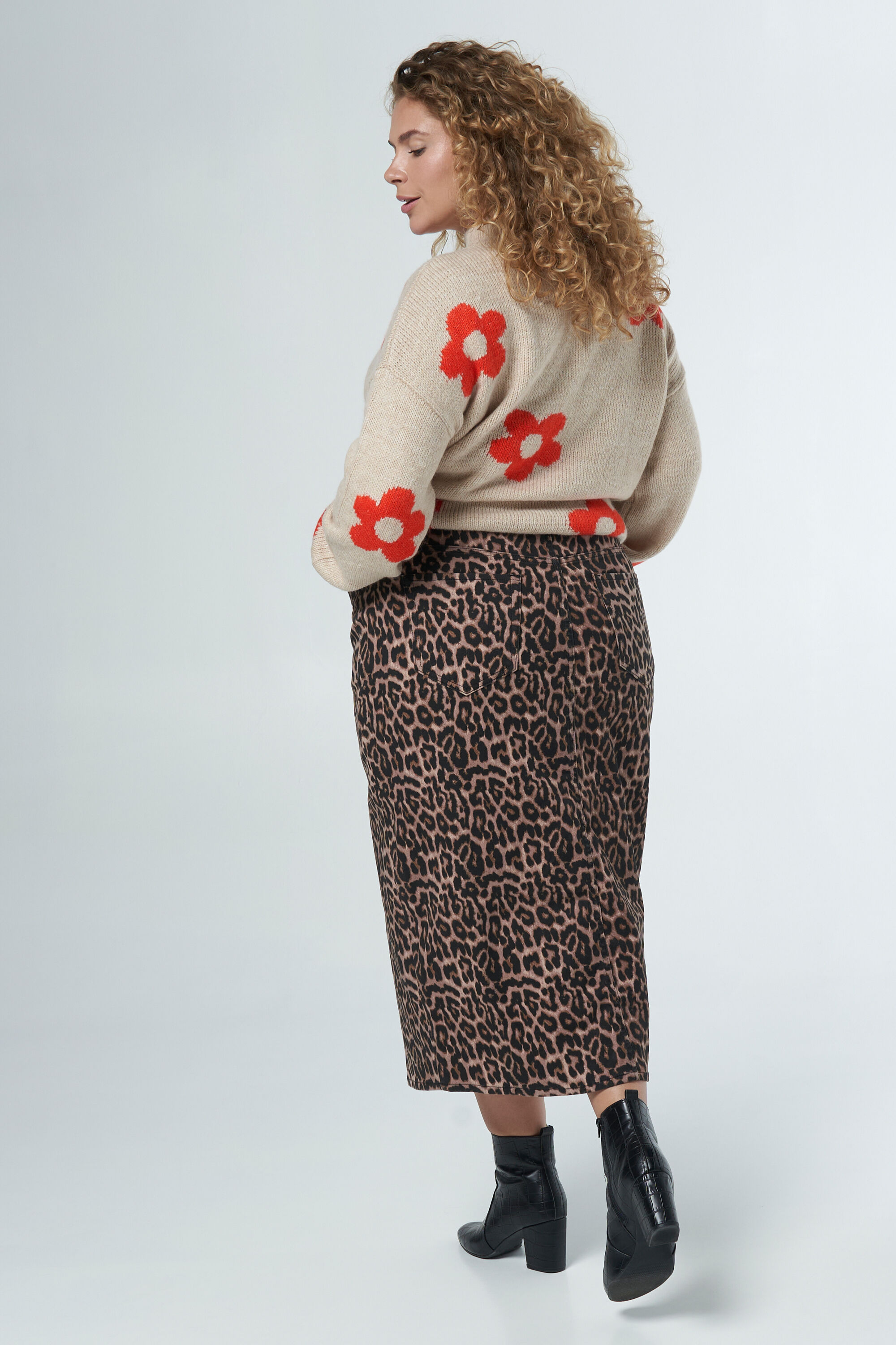 Panther-Denim-Rock image number 3