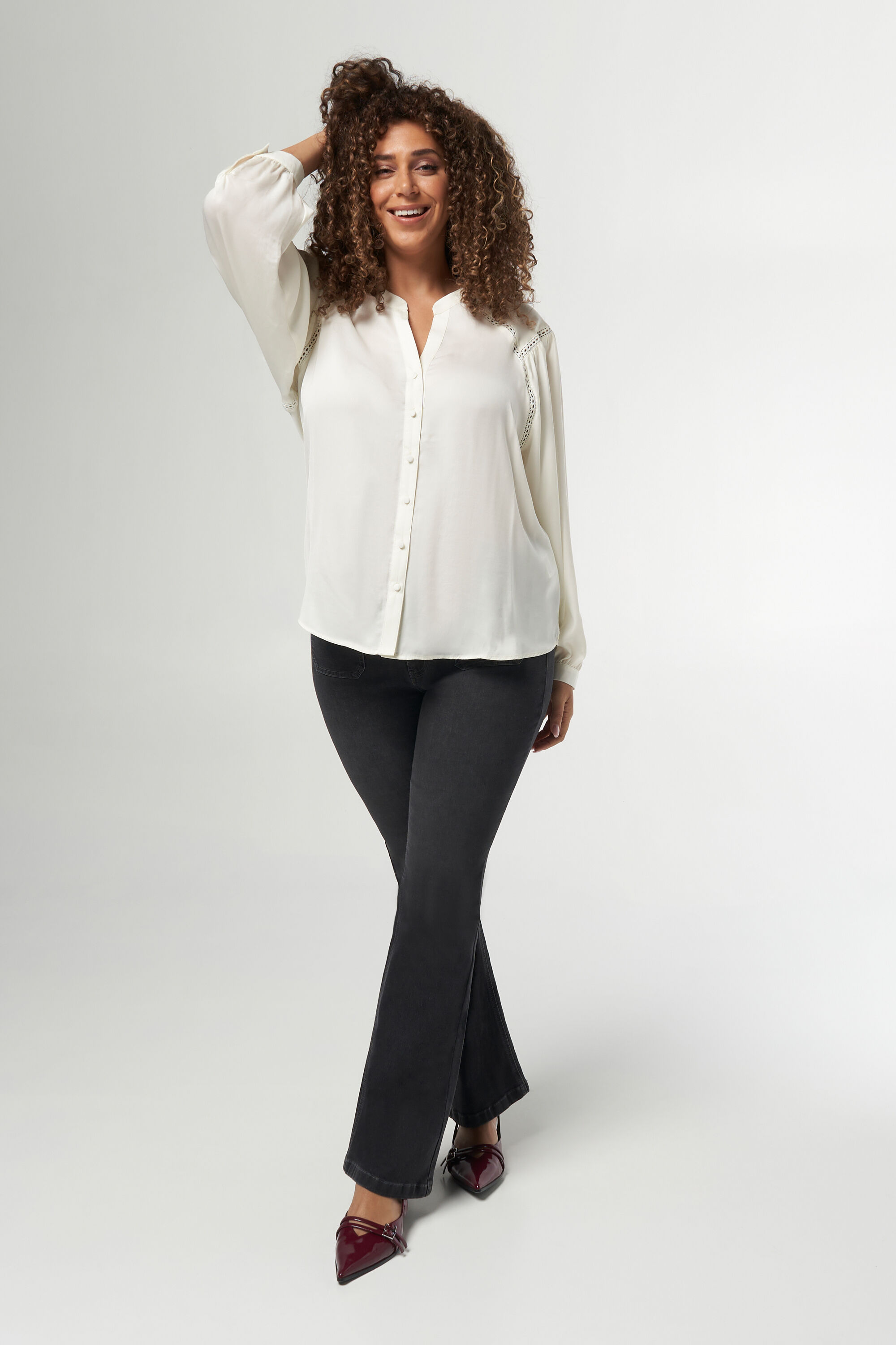 Bluse mit Stickereidetails image number 5