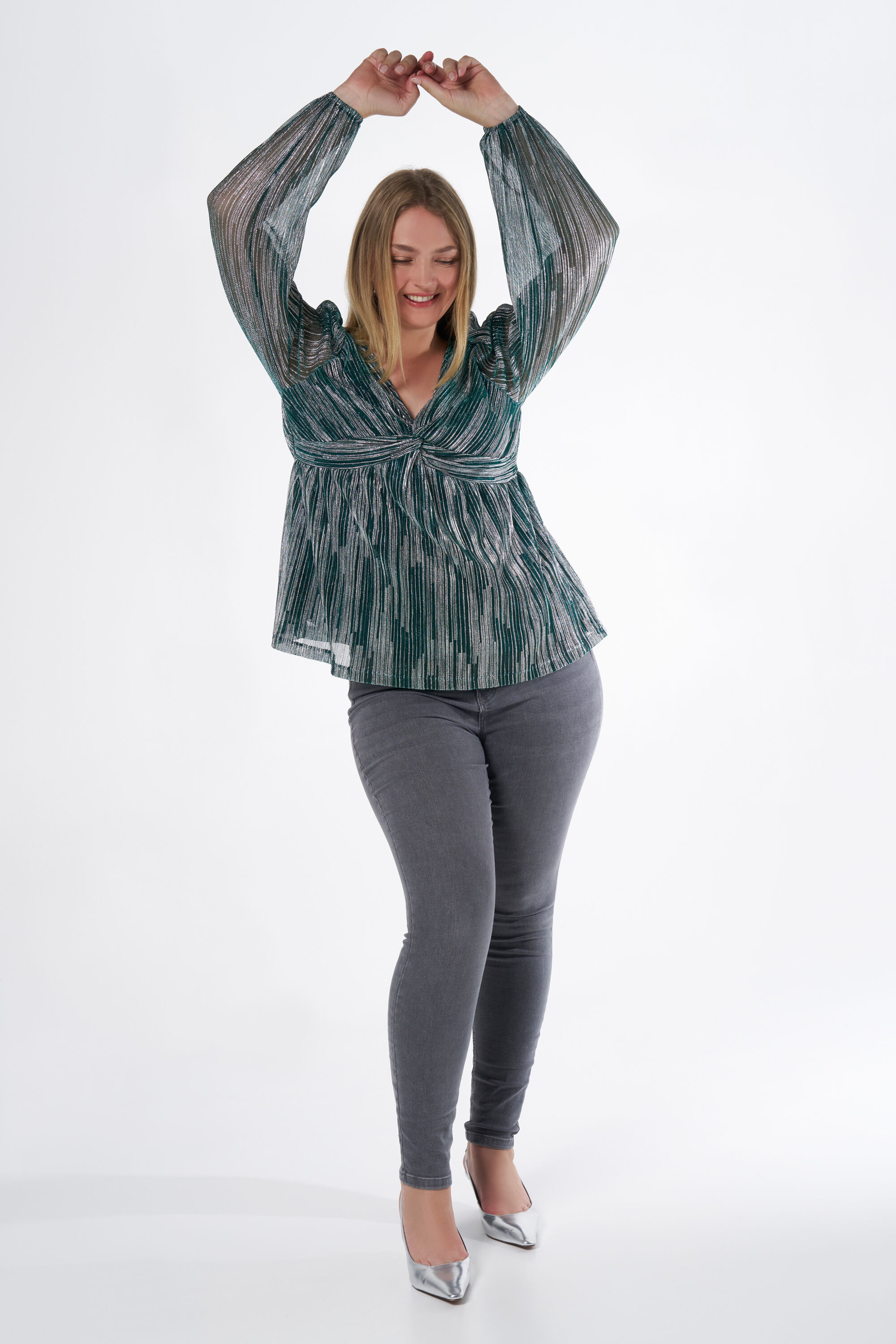 Metallisches Oberteil mit gedrehtem Detail image number 5