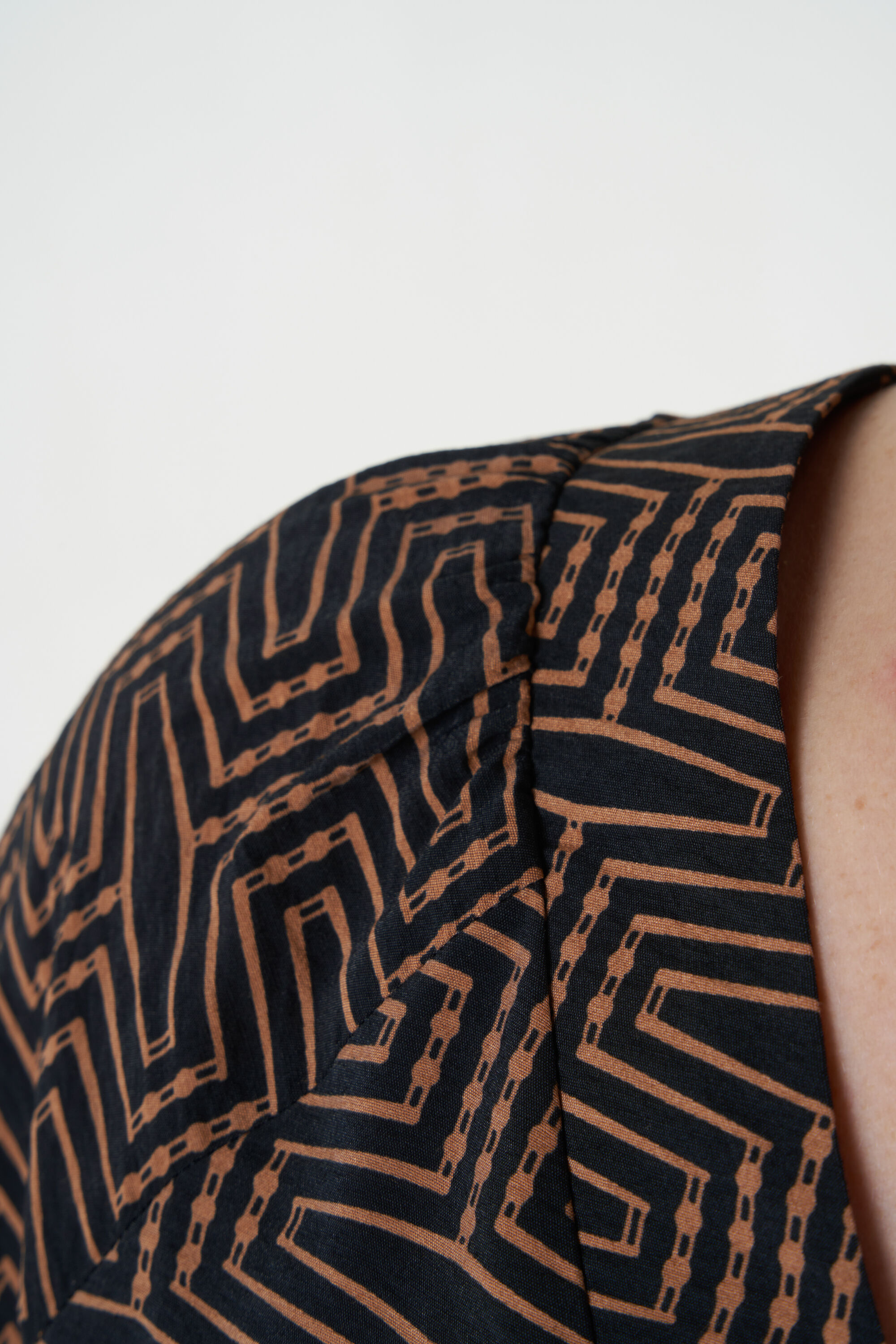 Bluse mit V-Ausschnitt, kurzen &Auml;rmeln und Print image number 5