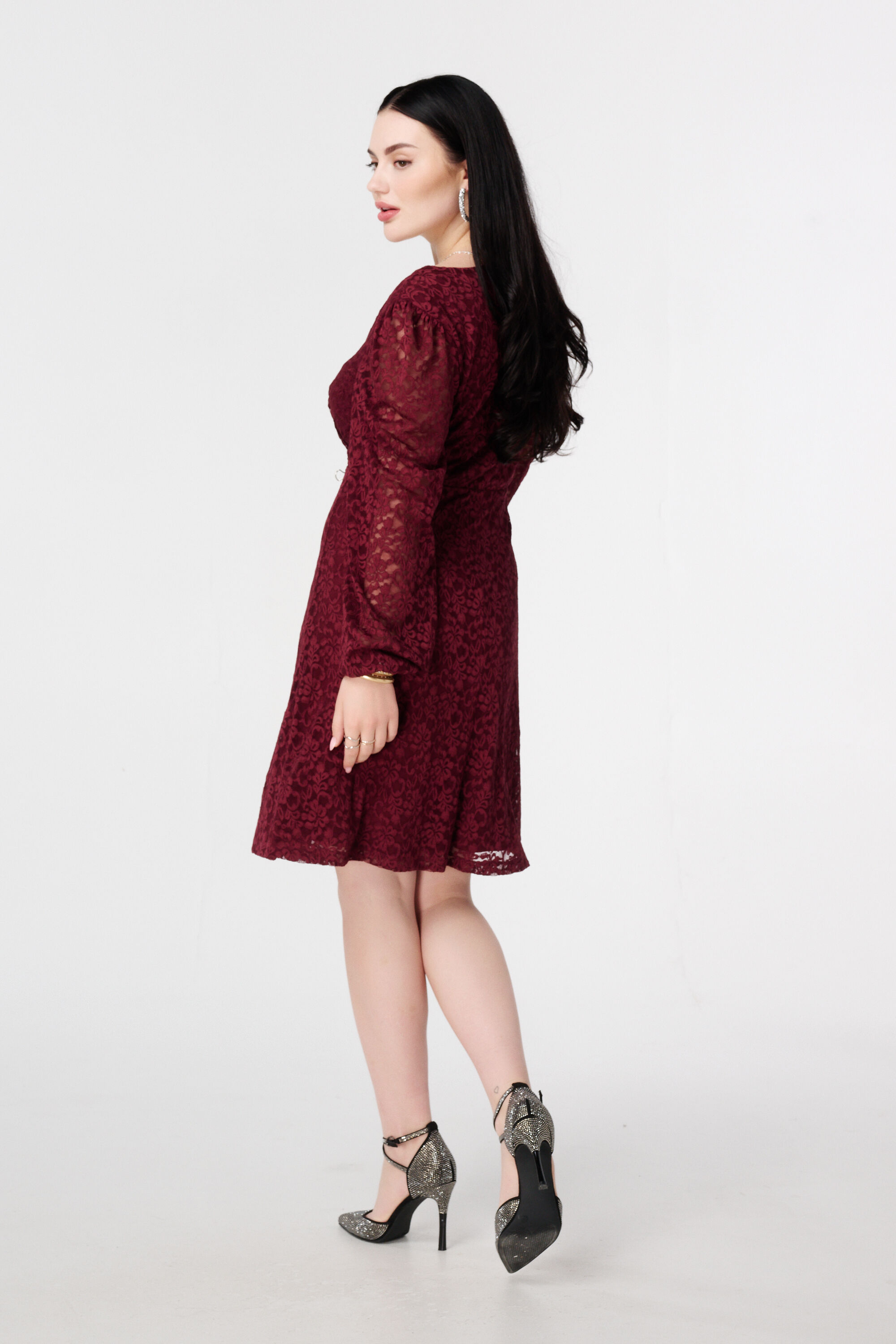 Kleid aus Spitze mit Knopfdetail image number 3