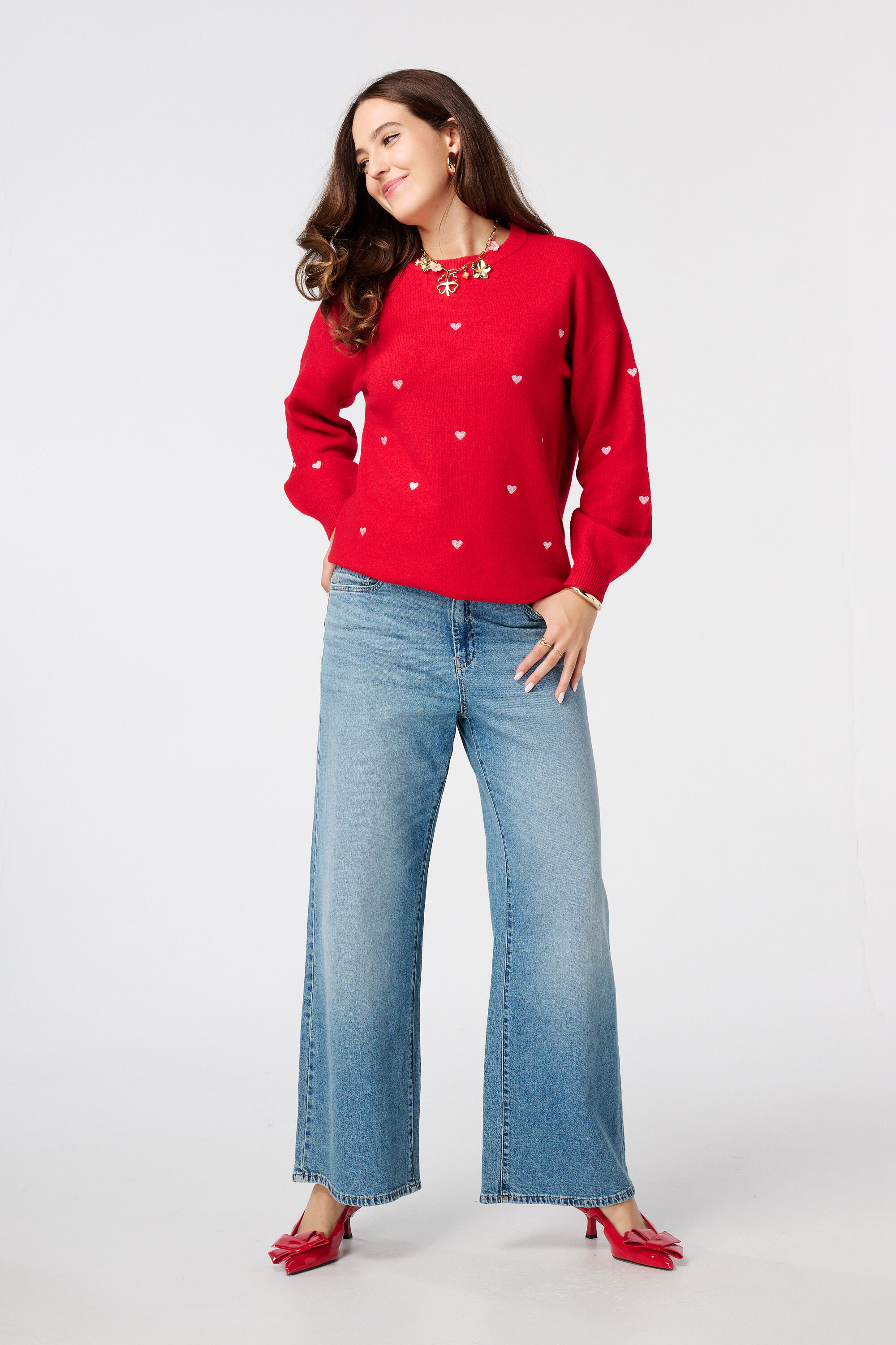 Fein gestrickter Pullover mit gestickten Herzen image number 5