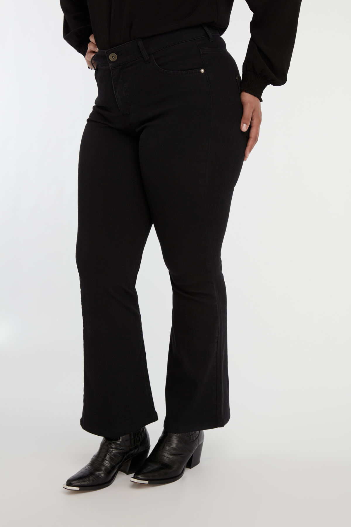 Magic Simplicity Flared-Leg SHAPES Jeans image number 5