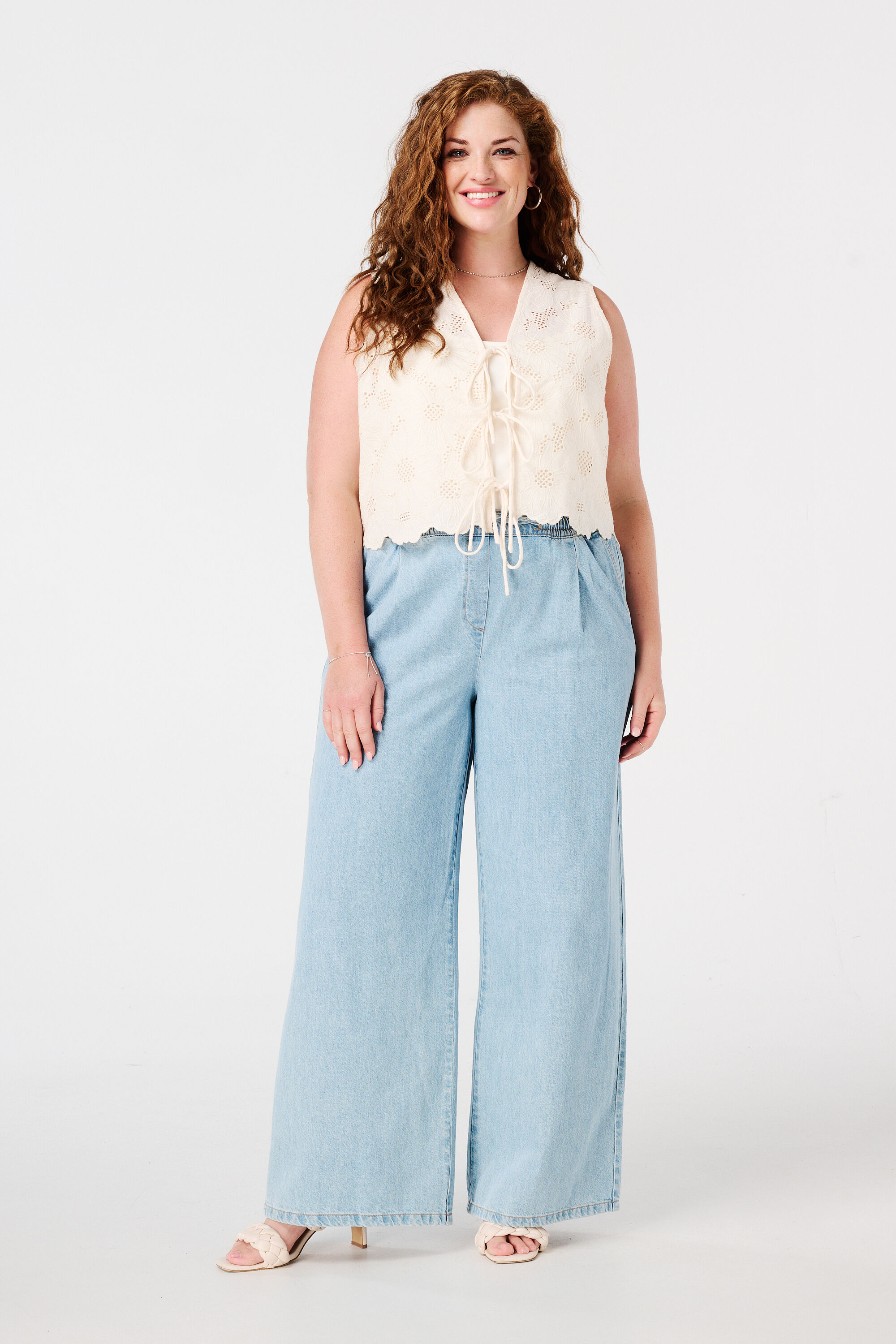 Baumwollweste mit Stickerei image number 5