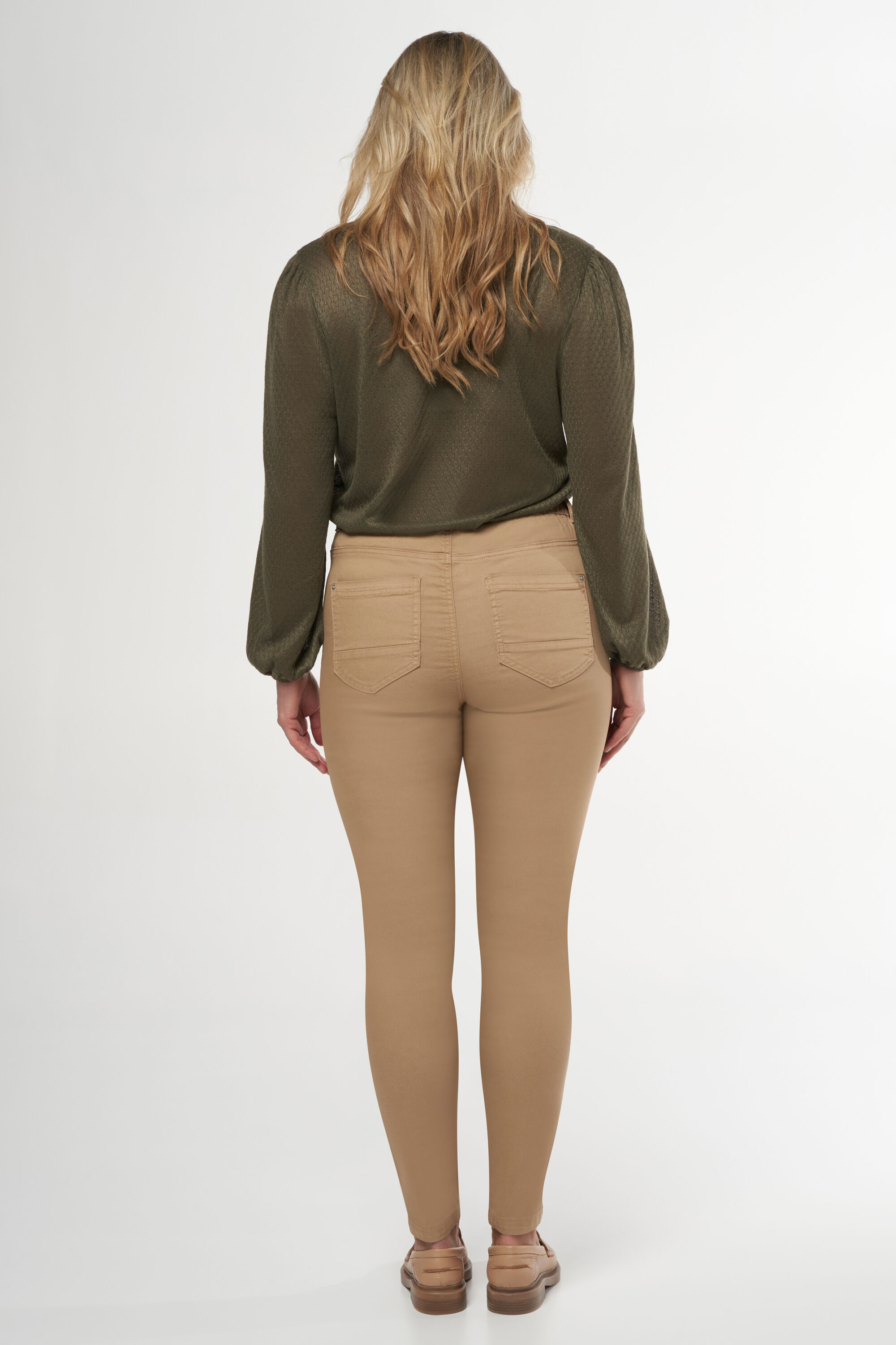 Skinny-Leg-Trekking image number 3