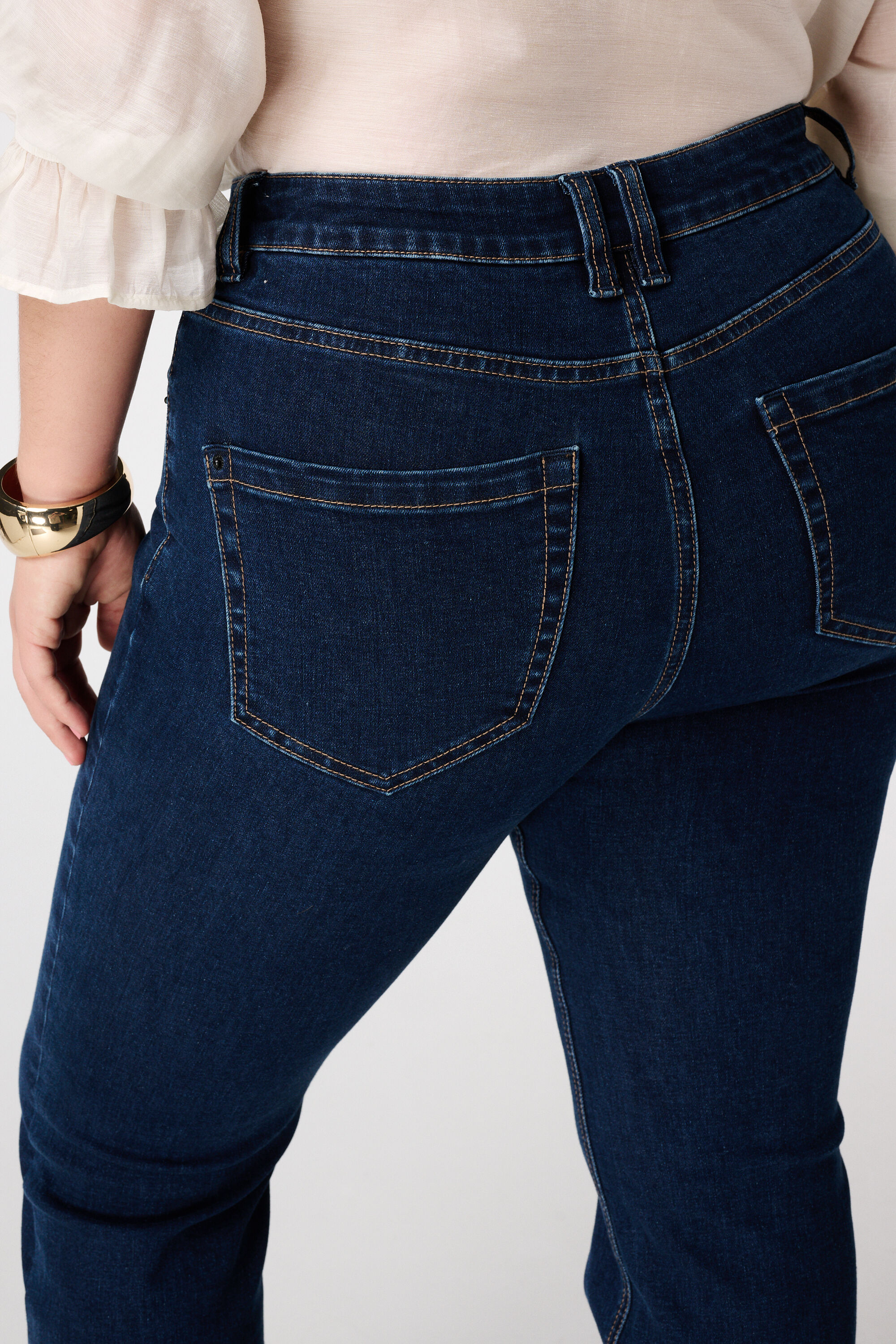 Flared-Leg-Jeans JASMIN image number 4