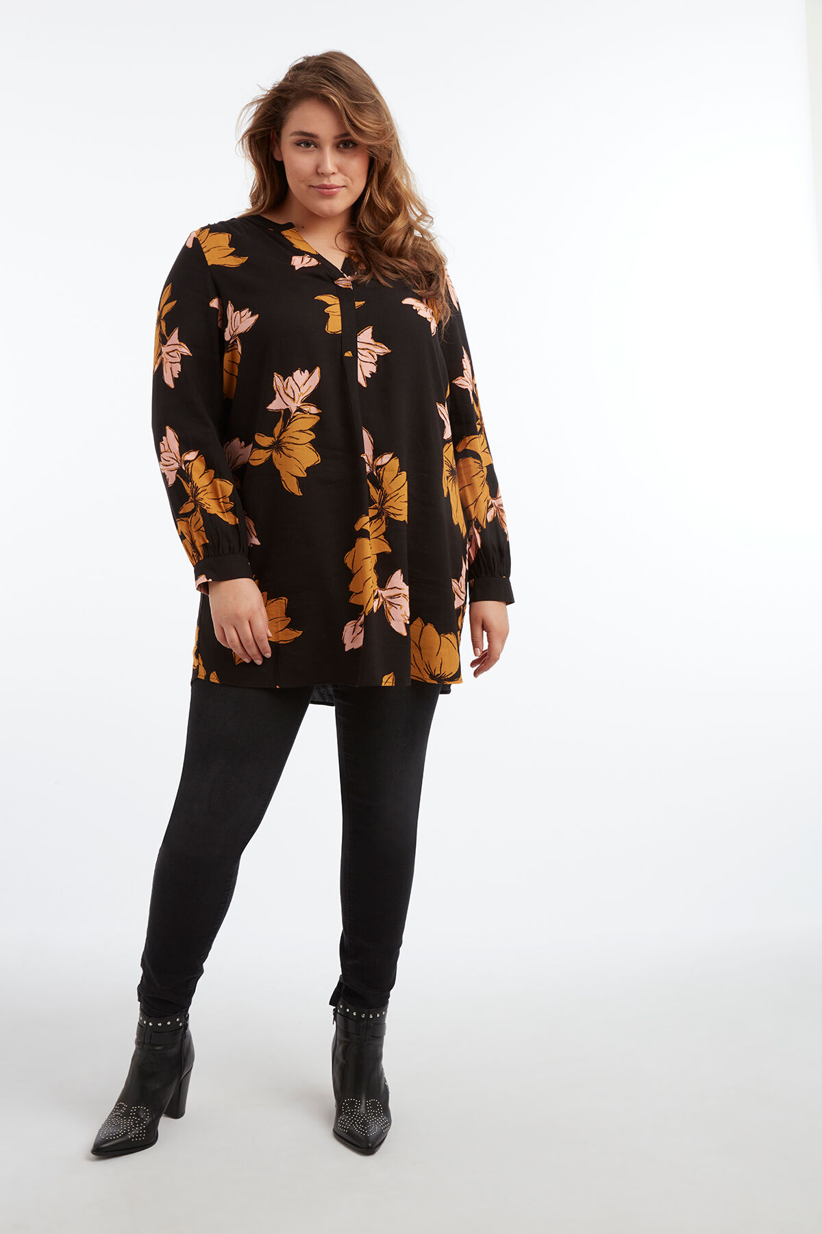 Tunika-Bluse mit floralem Print image number 7