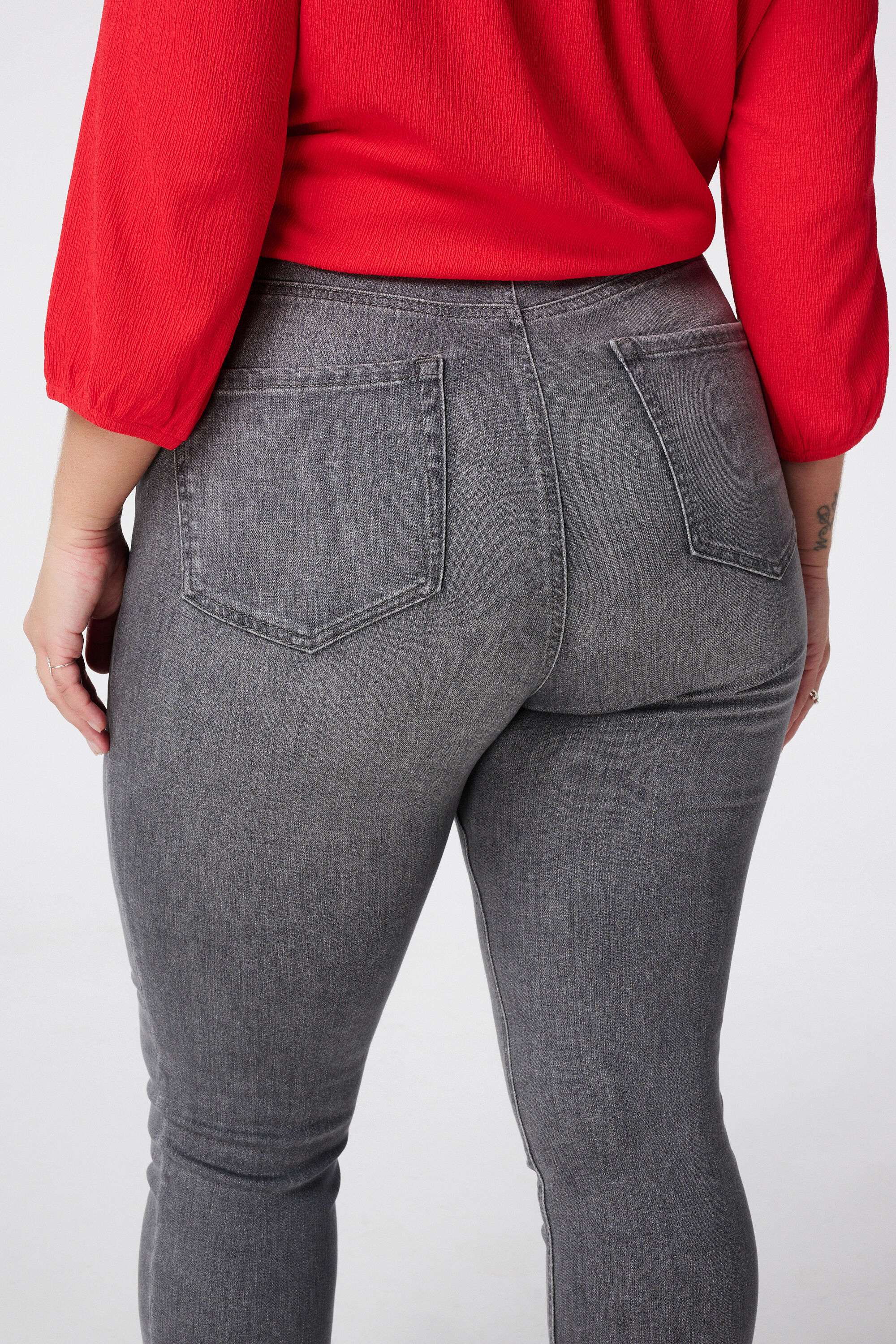 Skinny-Leg-Jeans mit hoher Taille CHERRY image number 4