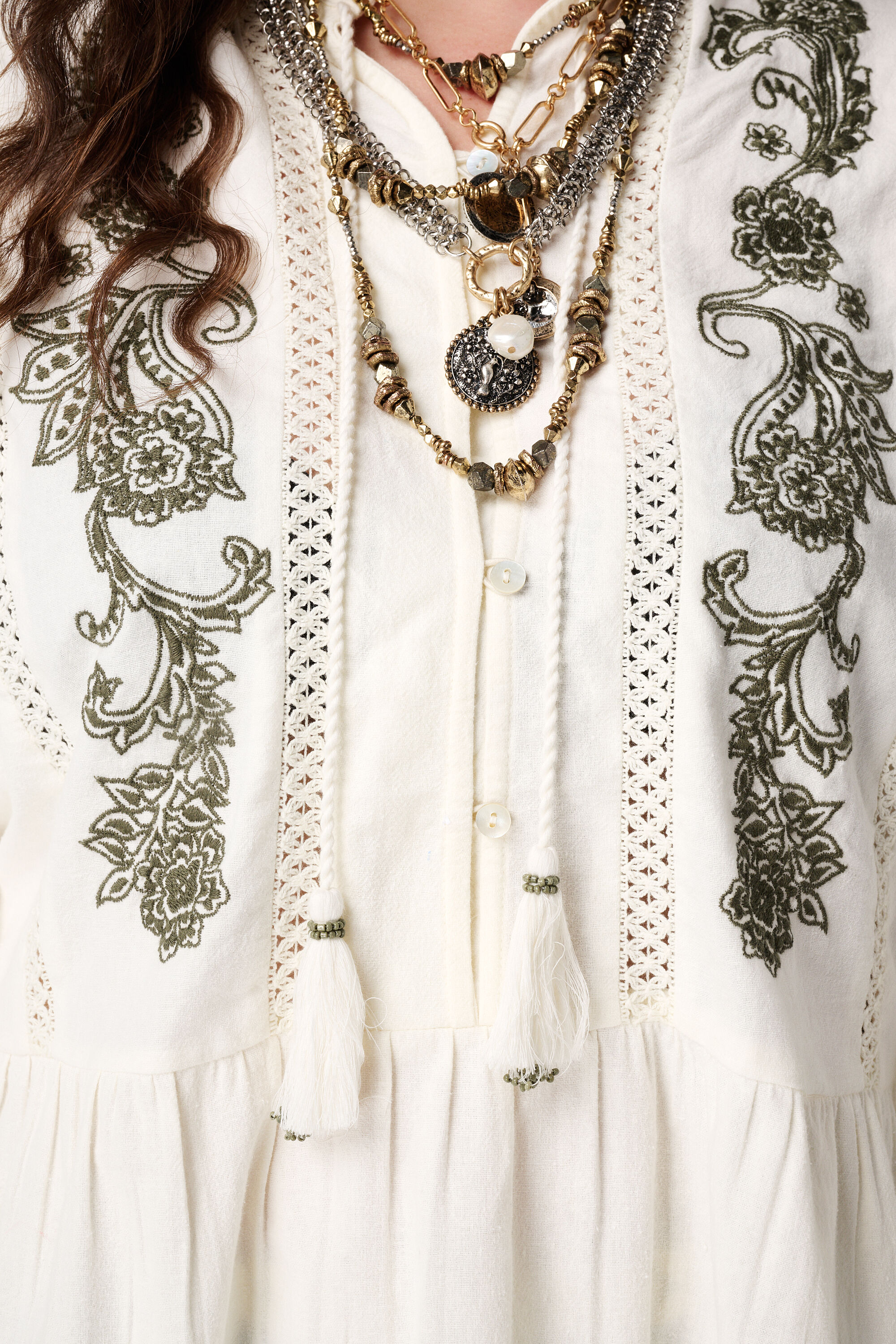 Bluse mit Stickerei image number 6