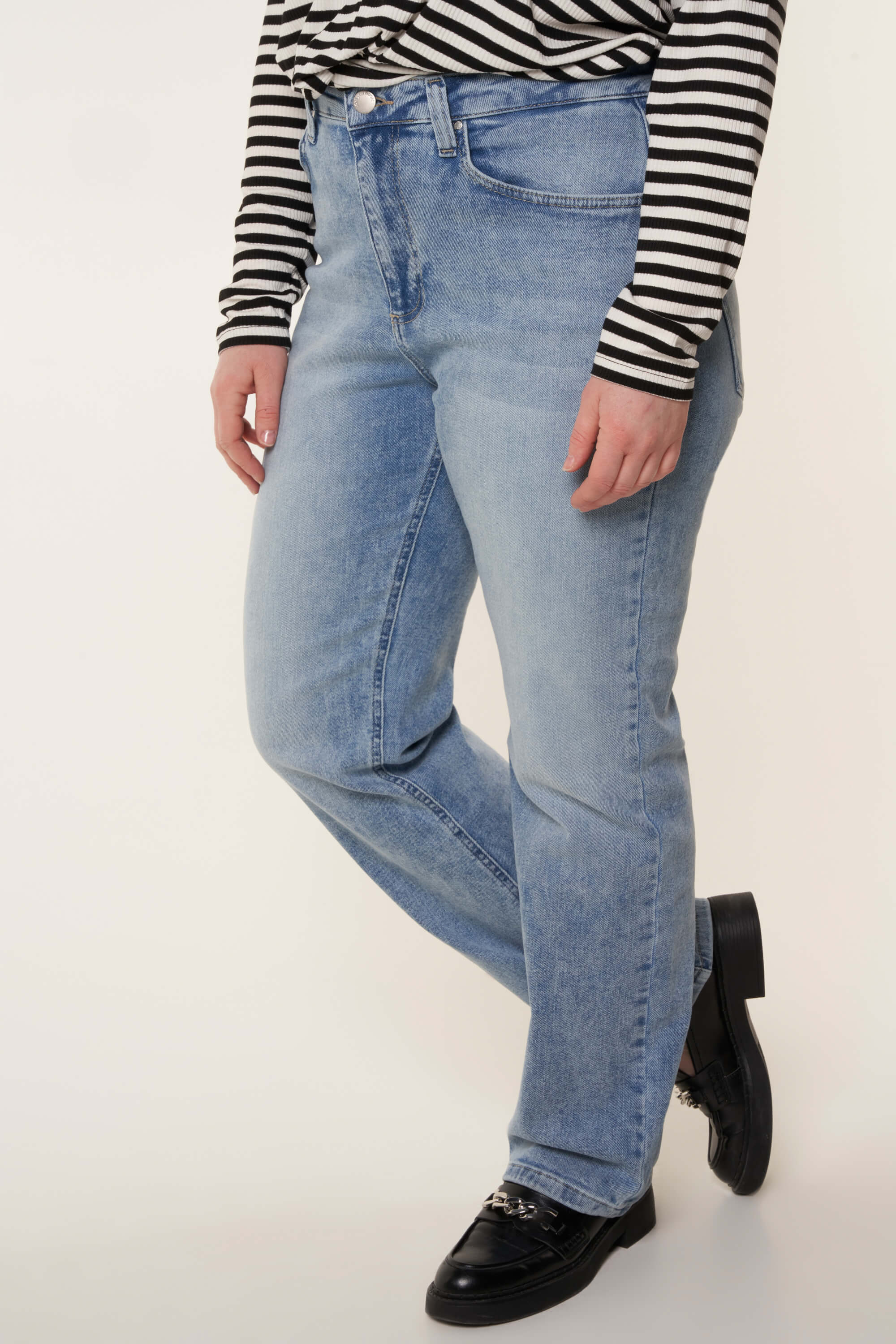 Straight-Leg Jeans  image number 6