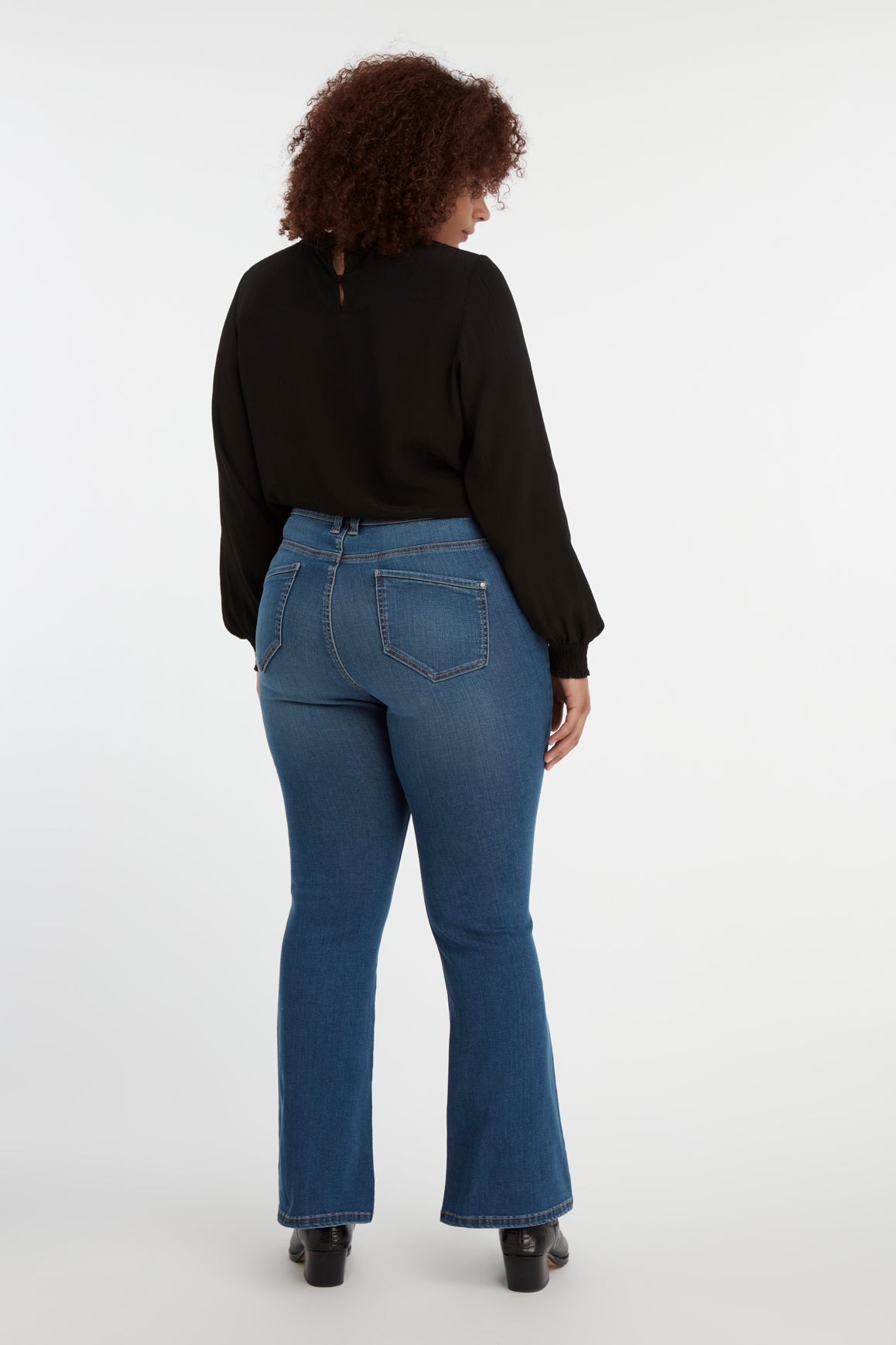 Magic Simplicity Flared-Leg SHAPES Jeans image number 5