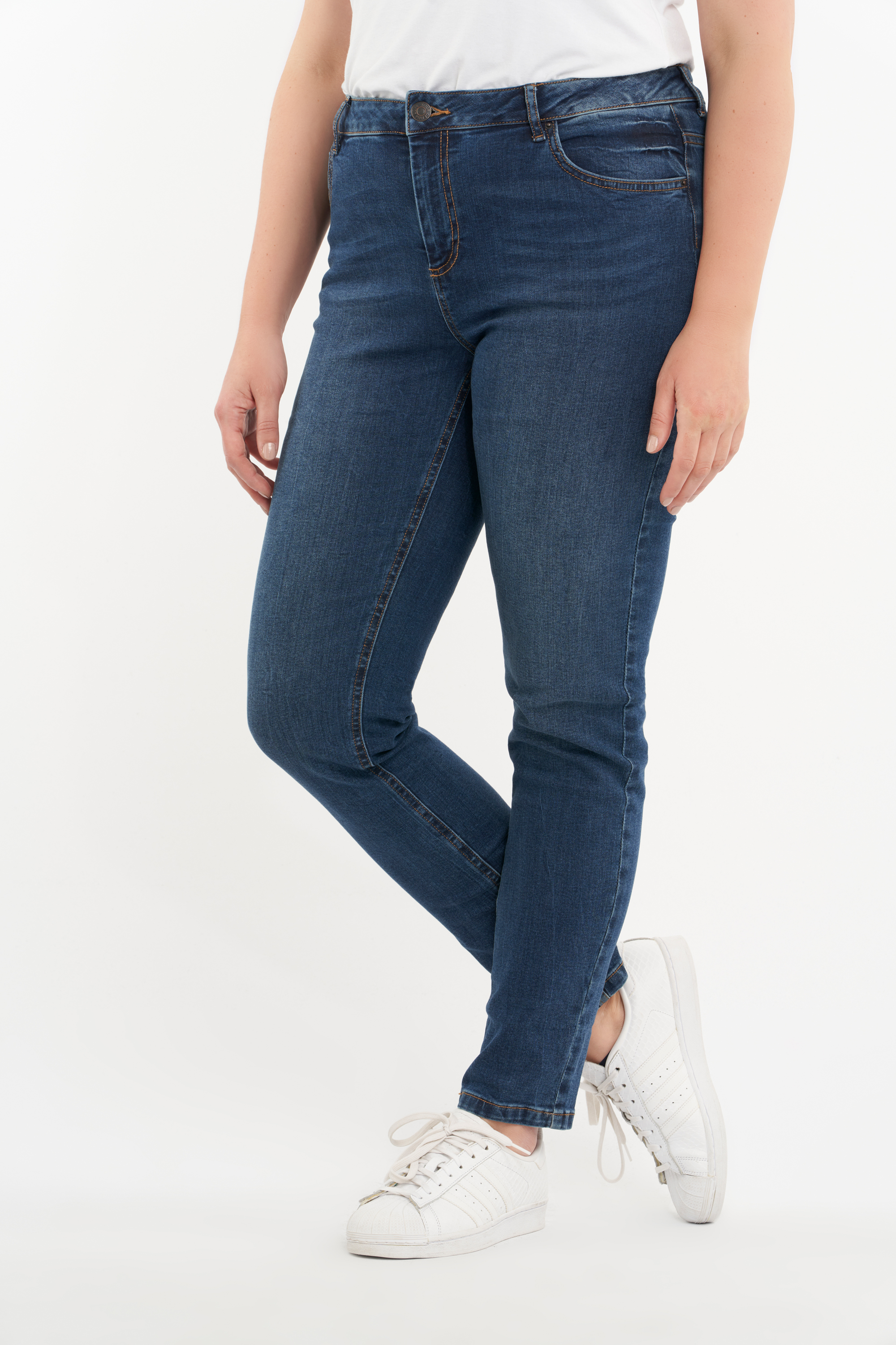 IRIS Slim-Leg Jeans image 6