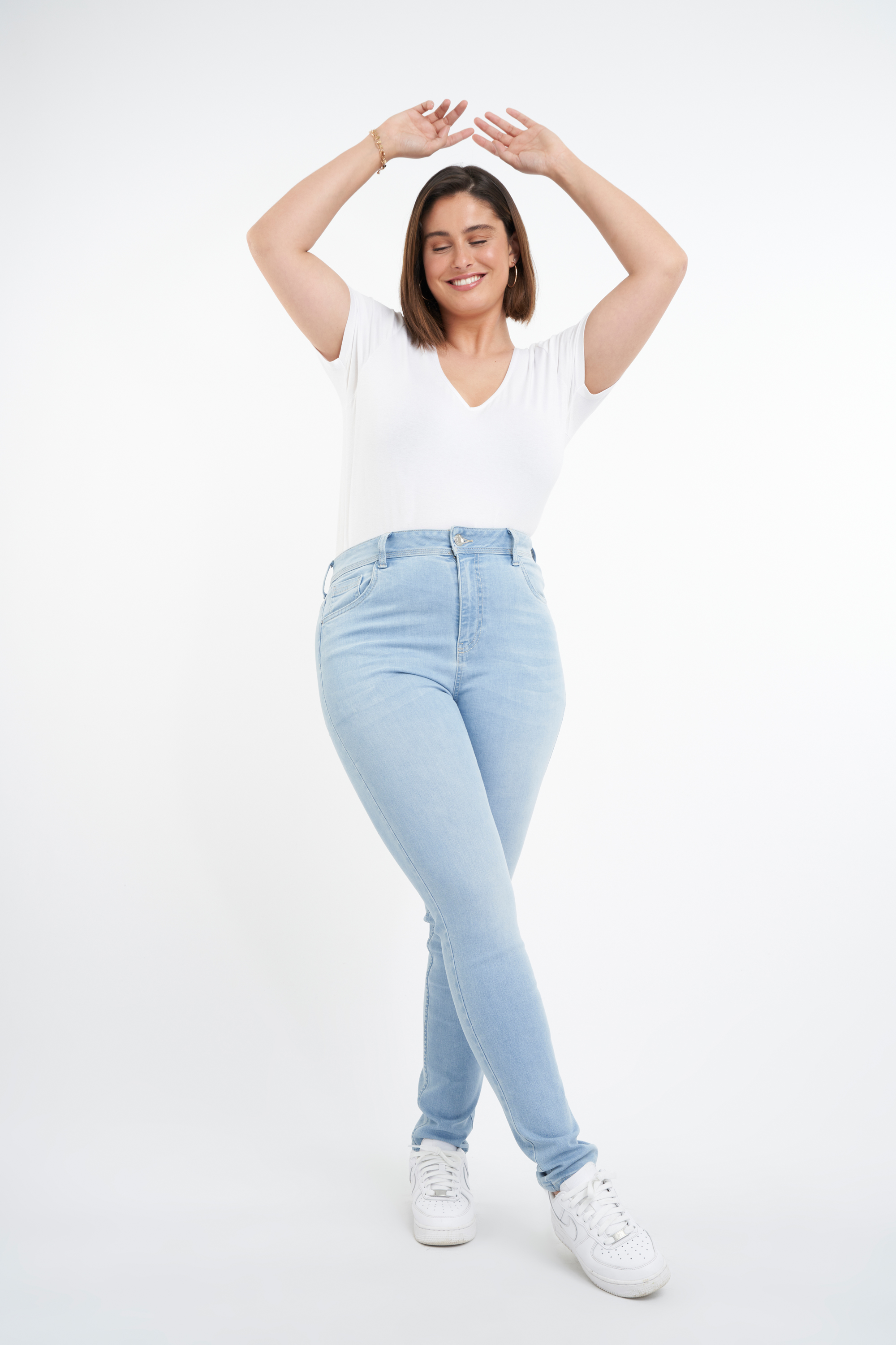Skinny-Leg-Jeans mit hoher Taille CHERRY image 6