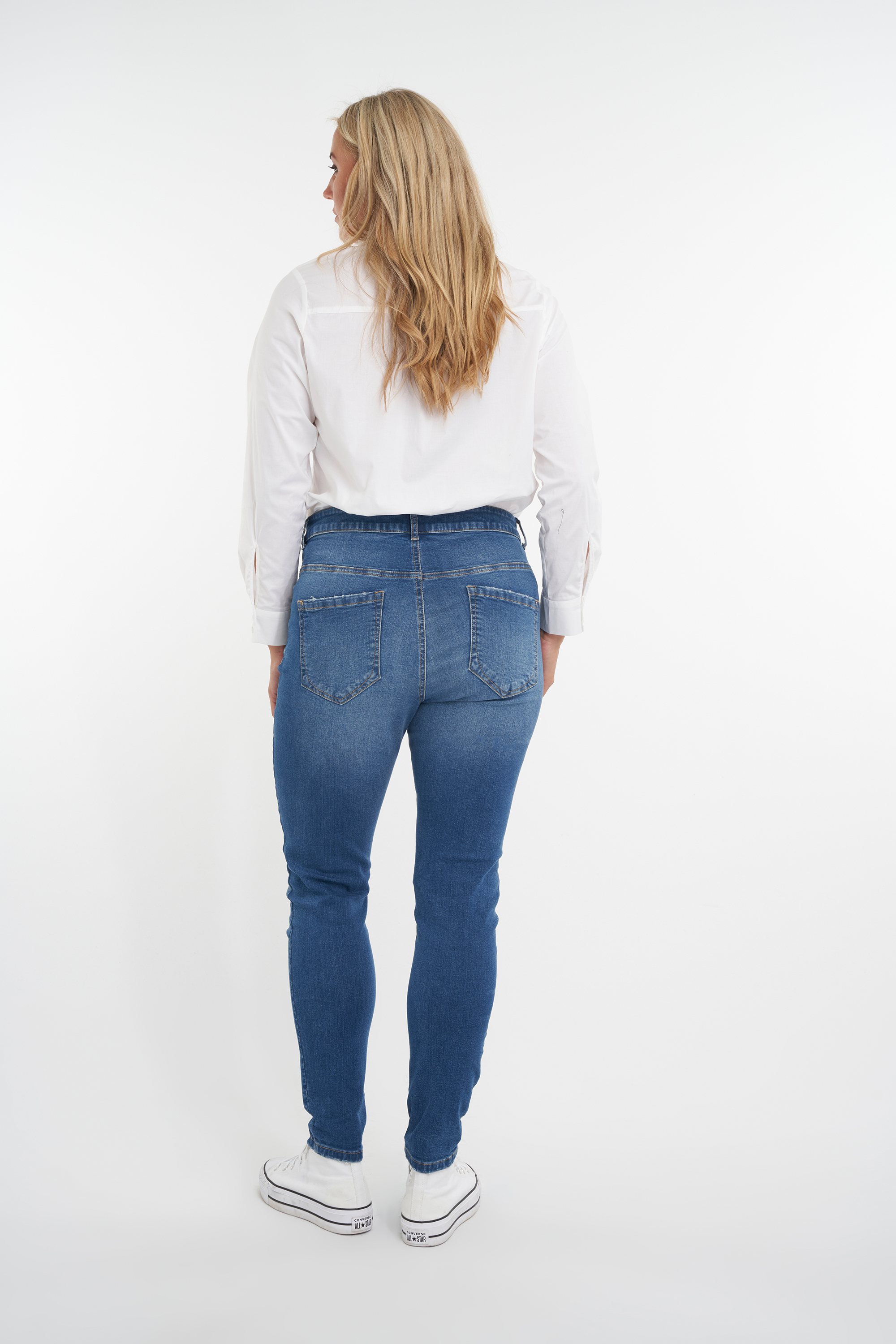 Jeans mit Destroyed-Detail image number 5