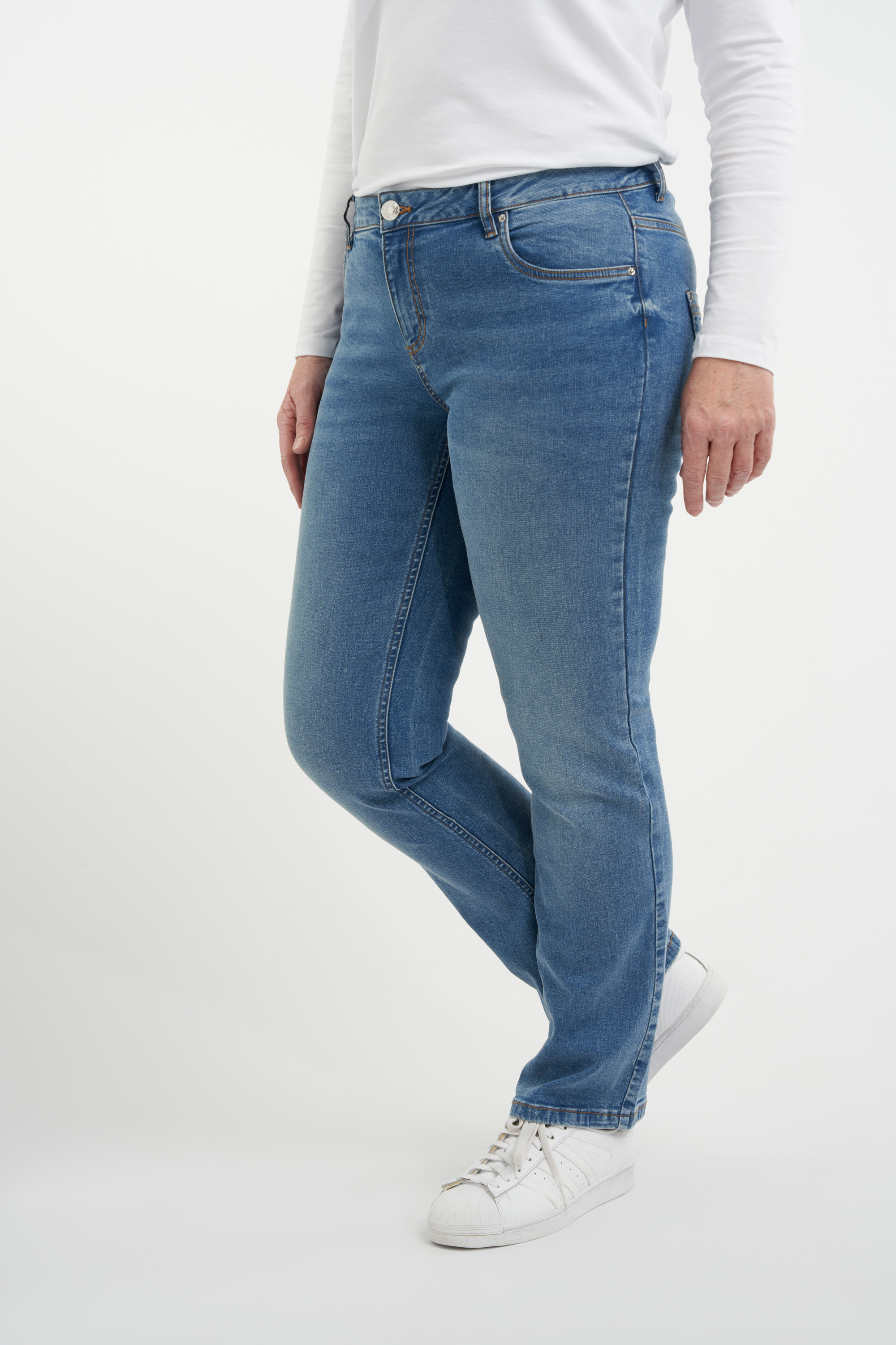 Straight-Leg Jeans LILY image number 10