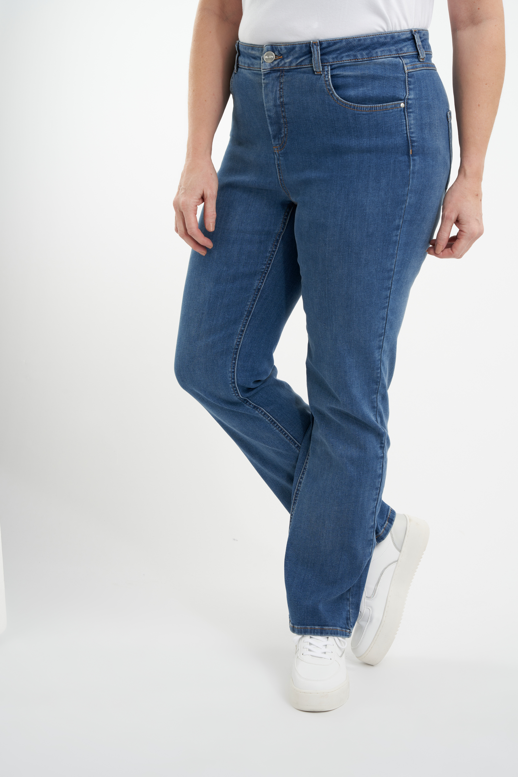 Straight-Leg Jeans SHAPES  image 6