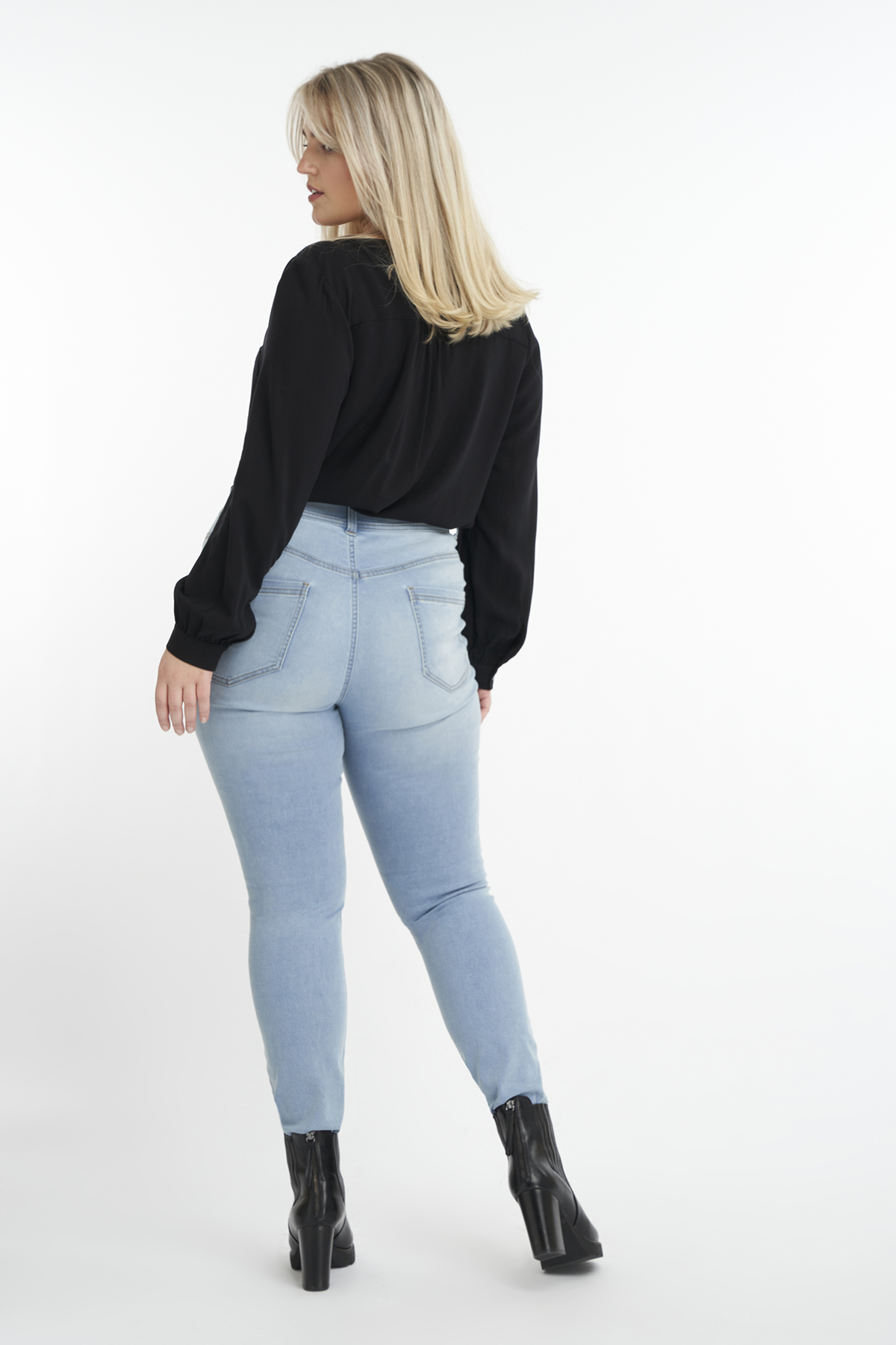 Magic Simplicity Sculpts Jeans image number null